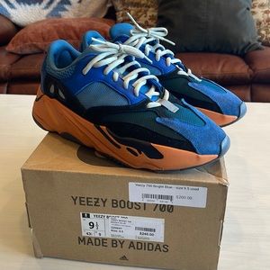 Yeezy 700 ‘Bright Blue’ size 9.5